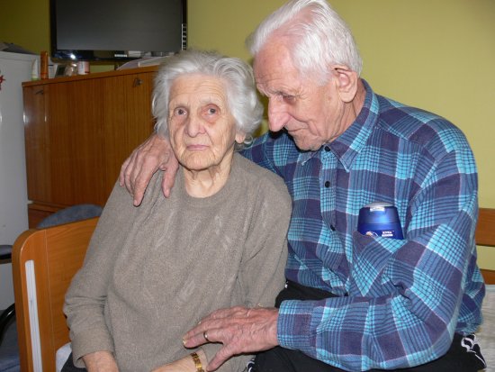 Z Lidušky a Jana Galiových i po dvaasedmdesáti letech společného života vyzařuje vzájemná láska, úcta a radost ze života. 
FOTO: ILONA MAZALOVÁ