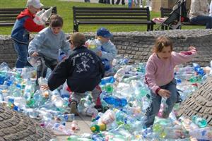 Nové nápady a neotřelý program si radnice slibuje od toho, že vypsala veřejnou soutěž, ze které mají vzejít organizátoři akcí svázaných s oslavou Dne Země.
FOTO: DAVID MACHÁČEK