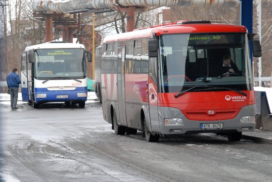 Od března by měly autobusy ve směru na Frenštát zastavovat také u Tatry a v průmyslové zóně. Město se rozhodlo vyhovět přání občanů a požádalo o změnu v jízdním řádu.
FOTO: DAVID MACHÁČEK