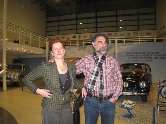Paul Greenstein a Dydia DeLyser při své návštěvě Technického muzea v Kopřivnici, kde se obdivovali veteránům své oblíbené automobilové značky Tatra.
FOTO: DAVID MACHÁČEK