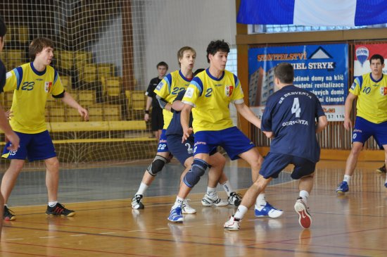 Házenkářský starší dorost KH Kopřivnice si v turnaji „O pohár starosty města Kopřivnice“ hravě poradil se srbským celkem RK Derventa, který porazil 28:8.
FOTO: JANA FEILHAUEROVÁ