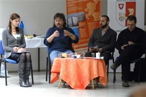 Sociolog Jan Keller byl jedním z hostů panelové diskuze na téma bezdomovectví, která se za velkého zájmu odborné veřejnosti uskutečnila na zdejší radnici.
FOTO: DAVID MACHÁČEK