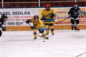 Čtvrtá třída kopřivnického hokejového klubu podlehla v nedělním utkání krajské ligy přípravek Havířovu Panters 3:6. Nedařilo se bohužel ani dalším kategoriím).
FOTO: DAVID MACHÁČEK