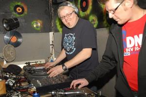 Taneční muzice patřil v sobotu kopřivnický Sunrise club. Na akci Future Dizko zahráli DJ’s Jezus a Spike.
FOTO: DAVID MACHÁČEK