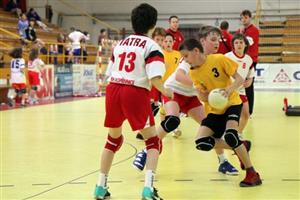 Minižáci kopřivnického klubu házené dovezli z vyhlášeného turnaje této kategorie Valašské slavnosti, který pořádá Zubří, třetí a páté místo. 
FOTO: ALEŠ KOŘÍNEK