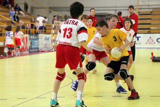 Minižáci kopřivnického klubu házené dovezli z vyhlášeného turnaje této kategorie Valašské slavnosti, který pořádá Zubří, třetí a páté místo. 
FOTO: ALEŠ KOŘÍNEK