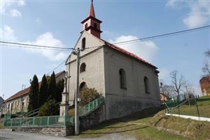 Zvon v kapli sv. Máří Magdalény v Mniší je již tři roky němý. Obyvatelé nyní usilují o to, aby se zvonění do obce vrátilo.
FOTO: DAVID MACHÁČEK