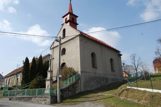 Zvon v kapli sv. Máří Magdalény v Mniší je již tři roky němý. Obyvatelé nyní usilují o to, aby se zvonění do obce vrátilo.
FOTO: DAVID MACHÁČEK