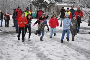 Sníh běžce neodradil. Na Mořkovském zajíci se kromě osmdesátky dospělých na start postavila i řada dětí, pro které byly připraveny krátké tratě. 
FOTO: JANA FEILHAUEROVÁ
