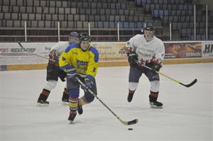 Finálový duel nejvyšší městské hokejové ligy skončil vítězstvím týmu Siemens Predators, který porazil celek BAH vysoko 9:3.
FOTO: JANA FEILHAUEROVÁ