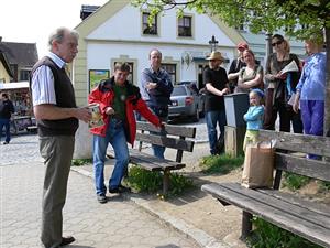 Na závěr pochodu proběhlo na štramberském náměstí losování účastníků o upomínkové předměty a vstupenky do solné jeskyně.