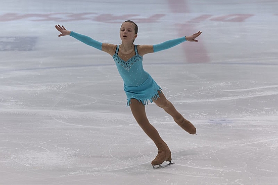 Krasobruslařka FSC Kopřivnice Michaela Milčinská vybojovala v Canazei, kde se jel finálový závod Evropského poháru mládeže, dvanáctou příčku v kategorii dívek r. 1999. 
FOTO: ARCHIV FSC