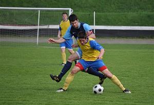 Kopřivnický útočník Petr Okřesík se na sklonku první půle duelu se Skotnicí dostal do obrovské šance, gól z ní však nepadl, a jeho tým se nakonec musel smířit s porážkou 3:1.        
FOTO: J. FEILHAUEROVÁ