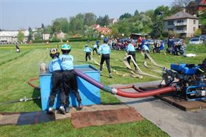 Lubina hostila první z hasičských soutěží v letošním roce. Změřit své síly přijelo do Lubiny 31 družstev ze širokého okolí. Vítězi obou kategorií se staly týmy Lubojat.
FOTO: DANA HOĎÁKOVÁ