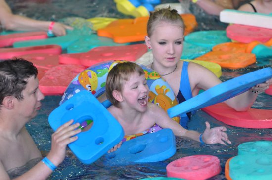 Handicapované děti i jejich kamarádi si „Vodní svět“, který se konal jako první ze tří částí projektů Hry bez hranic, viditelně užívali.
FOTO: JANA FEILHAUEROVÁ