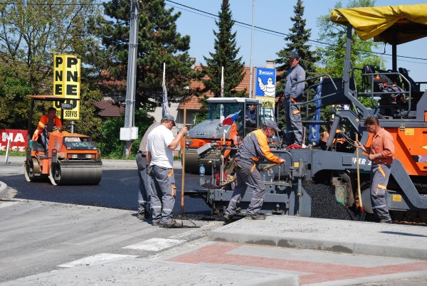 Po víc jak roce bude možné opět projet Lubinou ve směru na Frenštát. Naopak stavební práce uzavřou do prázdnin dosavadní objízdnou trasu vedoucí ulicí Ke Křížku.
FOTO: DANA HOĎÁKOVÁ