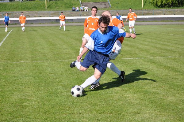 Záložník Marcel Kurečka a jeho týmoví kolegové neměli v sobotu důvod k radosti. Kopřivnický fotbalový tým mužů doma jen remizoval s posledním Spálovem.
FOTO: JANA FEILHAUEROVÁ