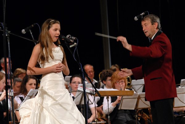 Patricie Janečková s městským dechovým orchestrem na jeho Jarním koncertě hostů zazpívala čtyři náročné skladby a sklidila aplaus publika.
FOTO: DAVID MACHÁČEK