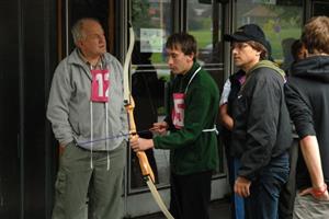 Poprvé za čtrnáct let existence celostátních her zdravotně postižených pořadatelům situaci zkomplikoval vydatný déšť. Část disciplín byla zrušena, zbylé se ukryly před deštěm, jak to jen bylo možné.
FOTO: DAVID MACHÁČEK