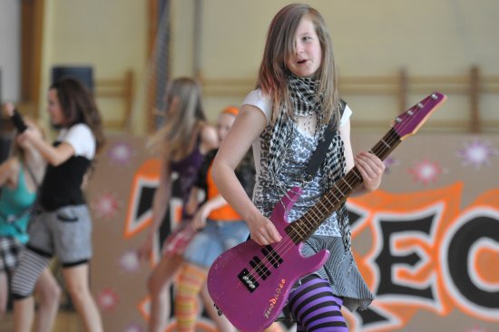 Vystoupení s názvem Rokec v podání taneční skupiny MoDance Ladislava Vítkovského mělo rozhodně šmrnc.
FOTO: JANA FEILHAUEROVÁ