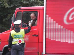 Kontroly na alkohol probíhají téměř každé pondělní ráno. Řidiči jsou však nepoučitelní a za volant často usedají pod vlivem alkoholu, část z nich odhalí policisté při akcích.
FOTO: ARCHIV POLICIE ČR NOVÝ JIČÍN
