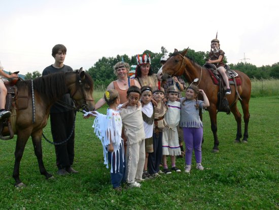 Páteční odpoledne pro nejstarší děti ze závišické školky bylo plné her a dobrodružství, při kterém nechyběla ani jízda na koni.
FOTO: ILONA MAZALOVÁ