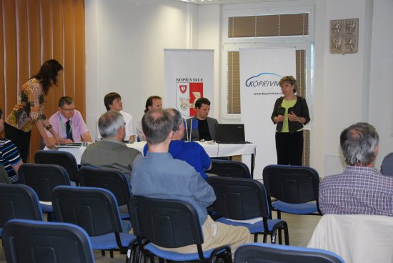 Za malého zájmu občanů města se konalo veřejné projednávání k výsledkům průzkumu starých ekologických zátěží v okolí Kopřivnice.
FOTO: DANA HOĎÁKOVÁ