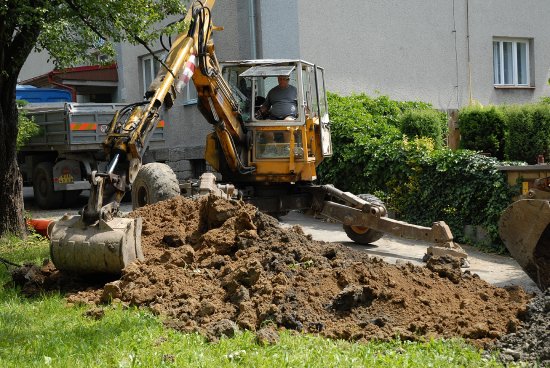 Stavební stroje firmy Zlínstav začaly práce na budování kanalizace v Lubině a na dalších třech místech na Novojičínsku.
FOTO: DAVID MACHÁČEK