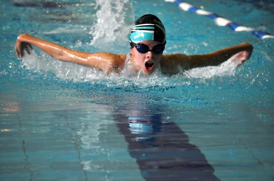 Barbora Podzimková z Příbrami obsadila na M ČR mladšího žactva, které hostila Kopřivnice, v sobotním závodě na 200 m PZ celkové deváté místo. 
FOTO: JANA FEILHAUEROVÁ