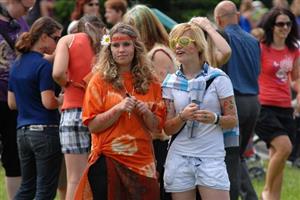Žáci devátých tříd se se školními lavicemi loučili tradičním posledním zvoněním. Ti nejlepší z nich se navíc dočkali také ocenění od vedení města.
FOTO: DAVID MACHÁČEK