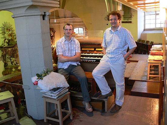 Lukáš Kubenka (vpravo) a Mário Sedlár vystoupili v kostele Narození Panny Marie v Příboře na nedělním koncertě varhanní hudby, kde předvedli ukázky klasiků i současníků.
FOTO: ILONA MAZALOVÁ