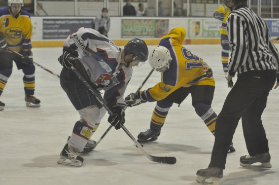 V loňské sezoně hokejistům Kopřivnice těsně unikl postup do kvalifikace o II. ligu. Vedení klubu doufá, že tým mužů bude i letos bojovat na špici tabulky 
FOTO: JANA FEILHAUEROVÁ