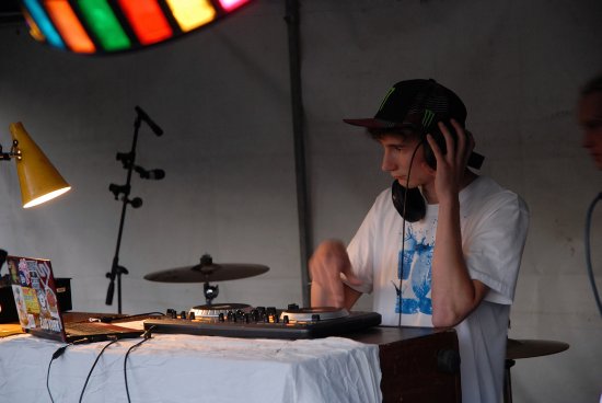 Příznivce adrenalinových cyklosportů o víkendu ve zdejším skateboardovém areálu bavili na akci Extreme Weekend DJové i živě hrající kapely.
FOTO: DAVID MACHÁČEK