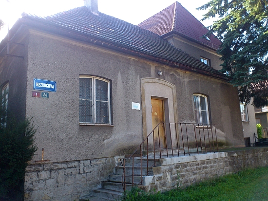 O prodeji tohoto objektu na ulici Bezručově měli v minulém týdnu jednat zastupitelé, ale na základě trestního oznámení jednoho z nich byl tento materiál z programu jednání stažen.
FOTO: DAVID MACHÁČEK