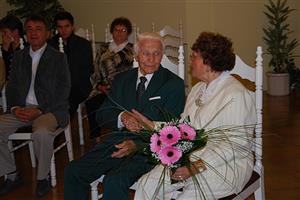 Své ano si po šedesáti pěti letech společného soužití při slavnostním obřadu kamenné svatby v kopřivnické obřadní síni řekli manželé Eliška a Vladimír Kotalovi.
FOTO: DANA HOĎÁKOVÁ