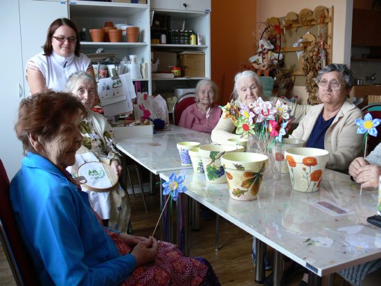 Den otevřených dveří se uskutečnil v pondělí v příborském domově seniorů. Největší zájem tradičně vzbudila pracovní dílna.
FOTO: ILONA MAZALOVÁ