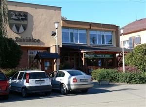 Pohostinství U Gošáka v Závišicích bude od ledna patřit minulosti. Místo toho se úřad zpřístupní imobilním lidem a škola bude moci rozšířit kapacitu o pátý postupový ročník. 
FOTO: ILONA MAZALOVÁ