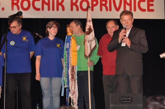 Kopřivnice předala pořadatelskou štafetu Posledního puchýře turistům z Plzně (snímek nahoře).
FOTO: D. MACHÁČEK