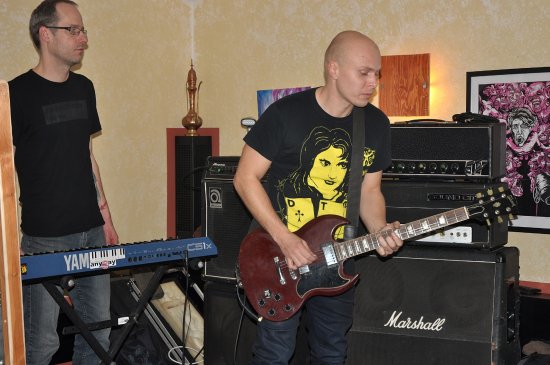 Putovní festival Bluesový vlak přivezl 14. listopadu do Kopřivnice Jazz Q, se kterým vystoupili Oskar Petr a německá zpěvačka Simone Reifegerste. 
FOTO: DAVID MACHÁČEK