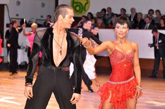 Jakub Drmota a Tereza Florová byli tím párem, který v konkurenci dalších sedmadvaceti dvojic vytančil vítězství na sobotním 45. ročníku taneční soutěže Tatra.
FOTO: DANA HOĎÁKOVÁ