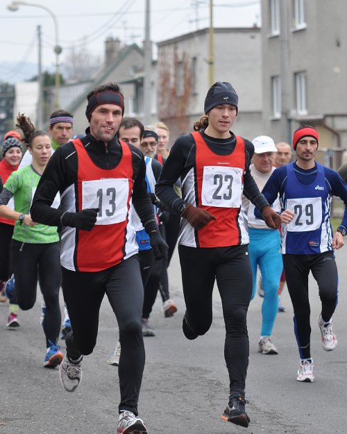 Jakub Ambros (č. 23) vyhrál nejen závod Kolem koupaliště, ale stal se i vítězem Lašské běžecké ligy 2011.
FOTO: J. FEILHAUEROVÁ