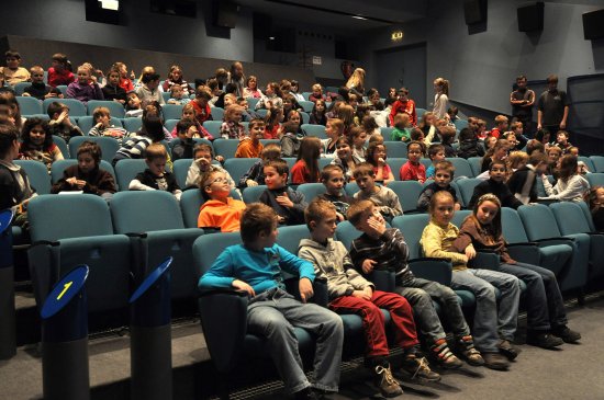 Už na začátku tohoto týdne první školáci vyrazili do kina na představení, které jim zaplatila zdejší firma Brose.
FOTO: DAVID MACHÁČEK