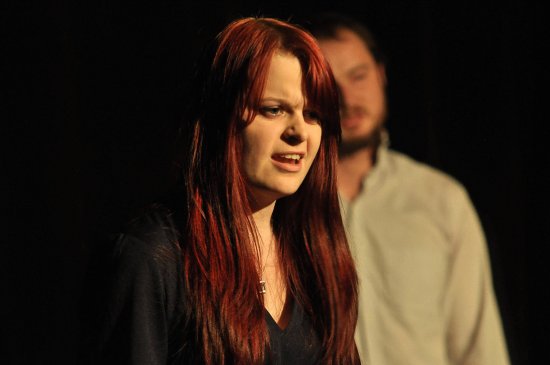 Soubor Na značky ze zdejšího Údivadla inscenoval na letošní růžové Vánočce svou hru Muž shora.
FOTO: DAVID MACHÁČEK