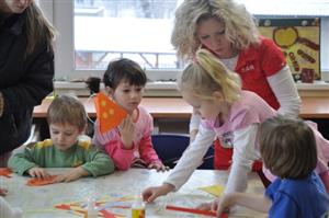 Výtvarné dílny byly i tentokrát součástí vánočního setkání ve speciální škole Motýlek. Svátky ovlivňovaly program této školy v průběhu celého prosince.
FOTO: DAVID MACHÁČEK