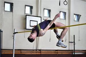 Výškař Jaroslav Bába byl opět hostem kopřivnické Laťky a svou účast ozdobil novým rekordem mítinku