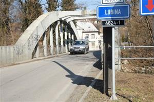 Také oprava silničního mostu v Lubině je v plánech Správy silnic Moravskoslezského kraje. Práce, v rámci kterých na mostě vznikne i chodník, jsou v plánu v roce 2013. 
FOTO: DAVID MACHÁČEK