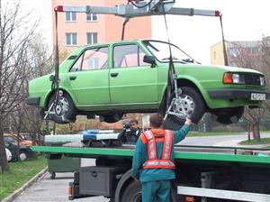 Letošní čištění komunikací a chodníků ve městě bude probíhat v pozměněném režimu. Řidiče čekají ještě větší komplikace s parkováním než v minulosti.
FOTO: DANA HOĎÁKOVÁ