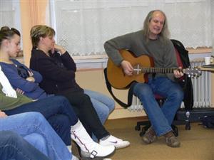 O Salesiánech, undergroundu, motorkách a křesťanství mimo kostel přednášel minulý týden v Petřvaldu tamní rodák Ladislav Heryán.
FOTO: ILONA MAZALOVÁ