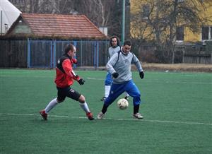 Fotbalový tým Kopřivnice čeká na úvod I. B třídy nelehký zápas se čtvrtými Jakubčovicemi. Snad se mu herně povede alespoň jako příprava s Veřovicemi (na snímku).
FOTO: JANA FEILHAUEROVÁ