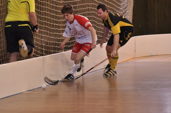 Florbalovému týmu mužů v nedělním utkání se Slavií Havířov už o nic nešlo, přesto se s domácími fanoušky a sezonou rozloučil vítězstvím.
FOTO: JANA FEILHAUEROVÁ